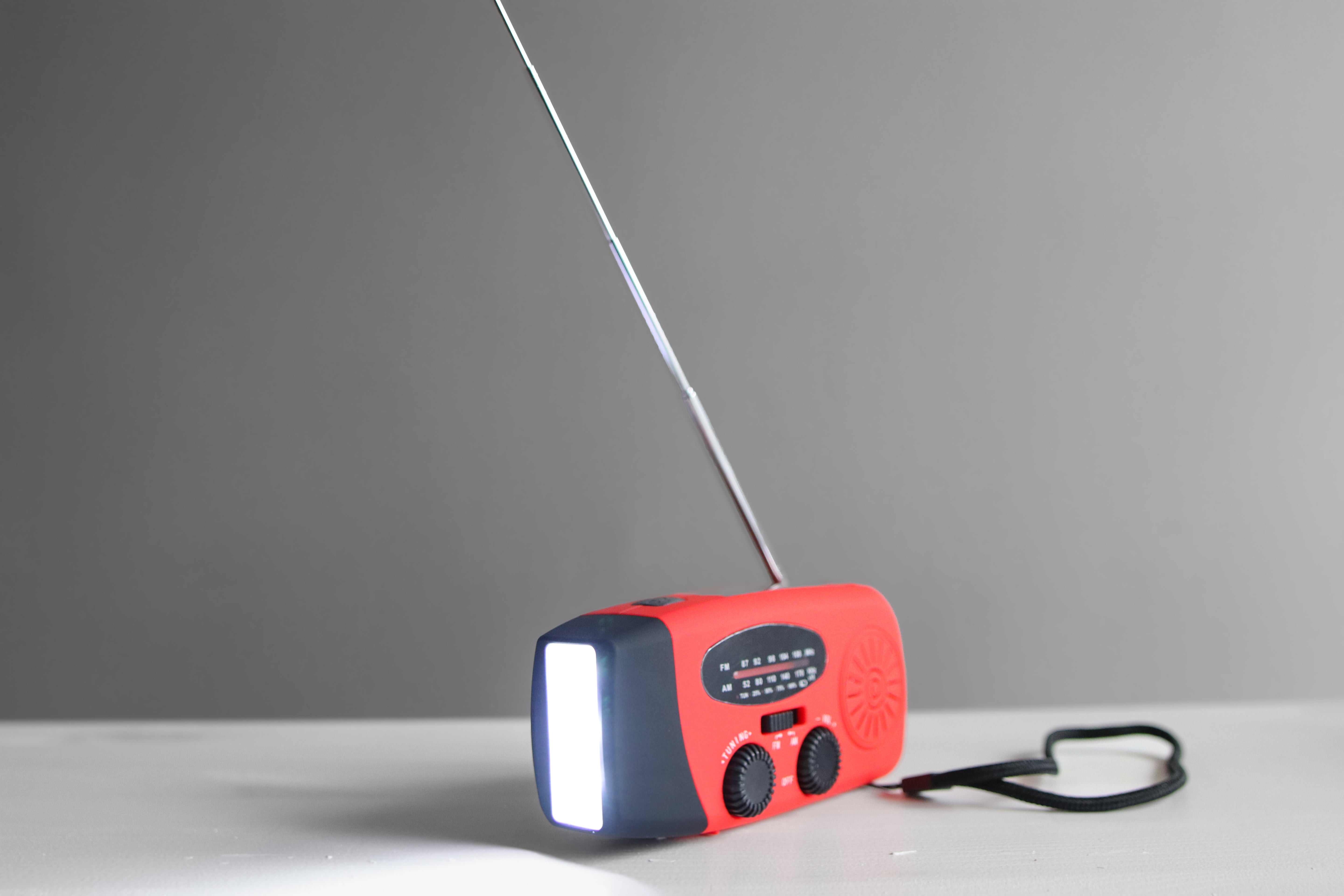 Nödradio med Solceller & Powerbank 2000 mAh - Vevradiod - Uppdaterad version