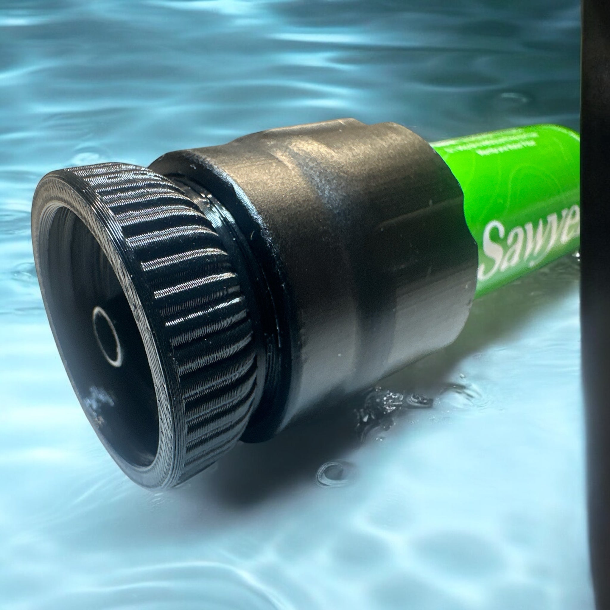 Adapter för nya PET flaskorna till Sawyer vattenfilter - Mylar.se