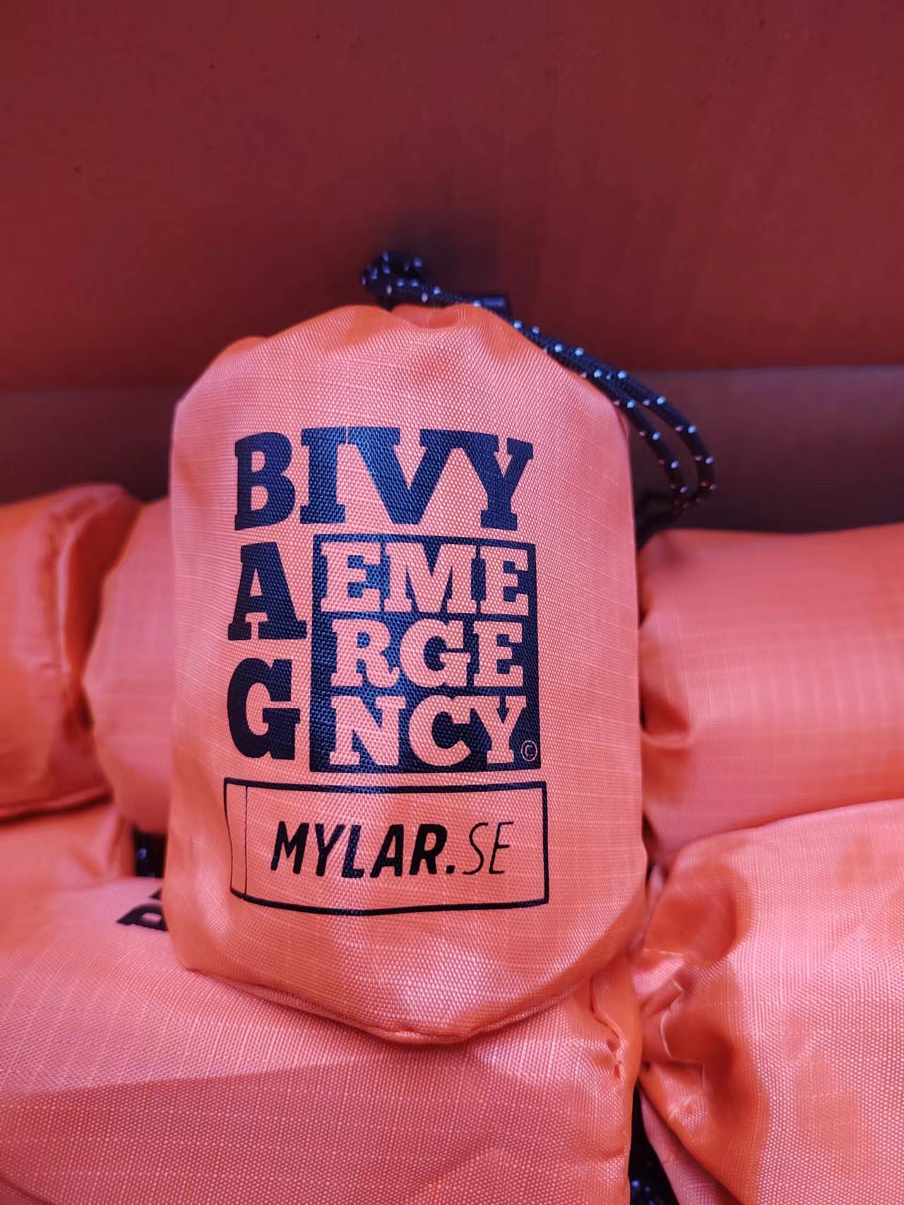 Nödsovsäck med visselpipa - Bivy bag - Mylar.se