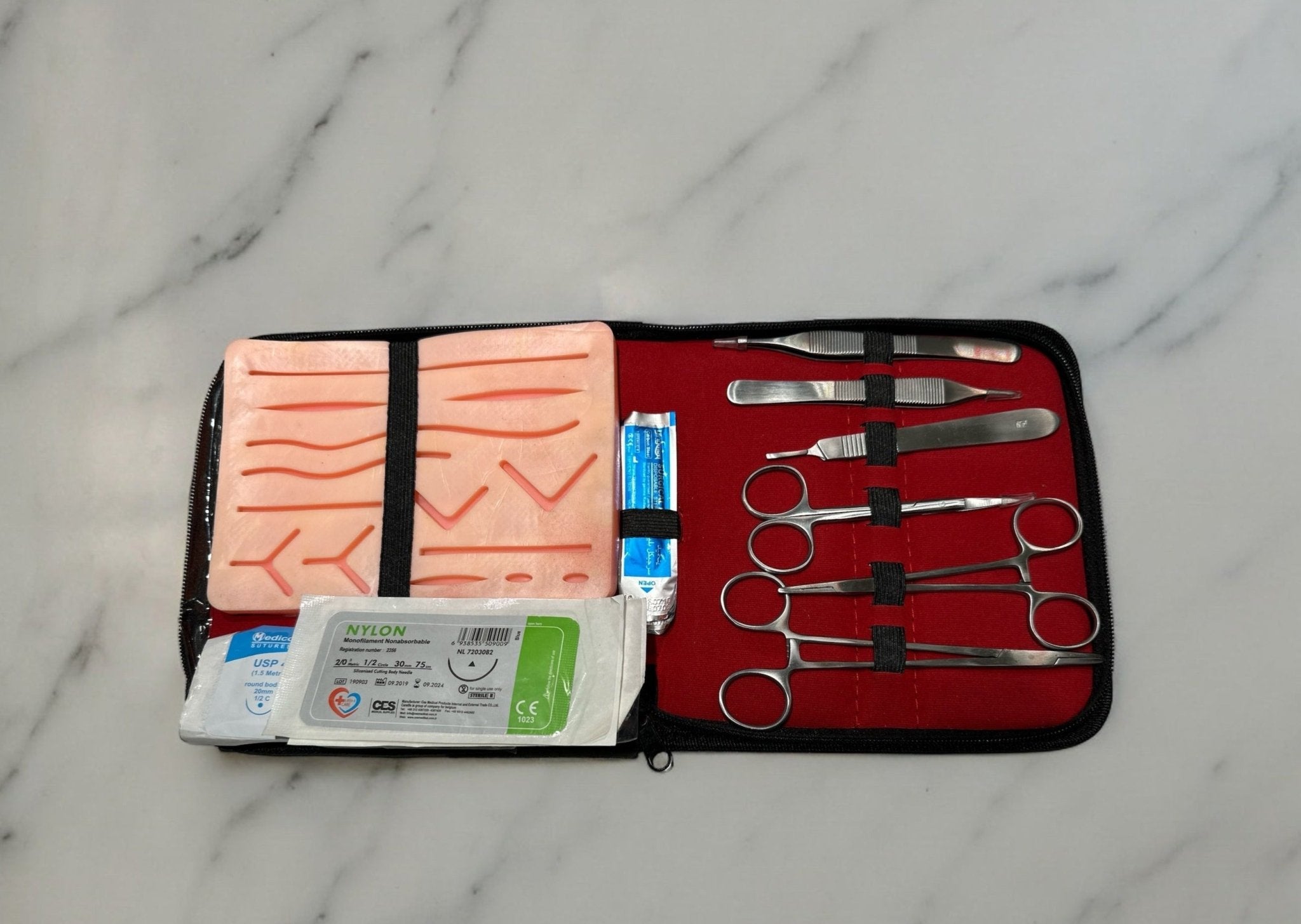 Suturkit - lär dig sy som en kirurg - Mylar.se