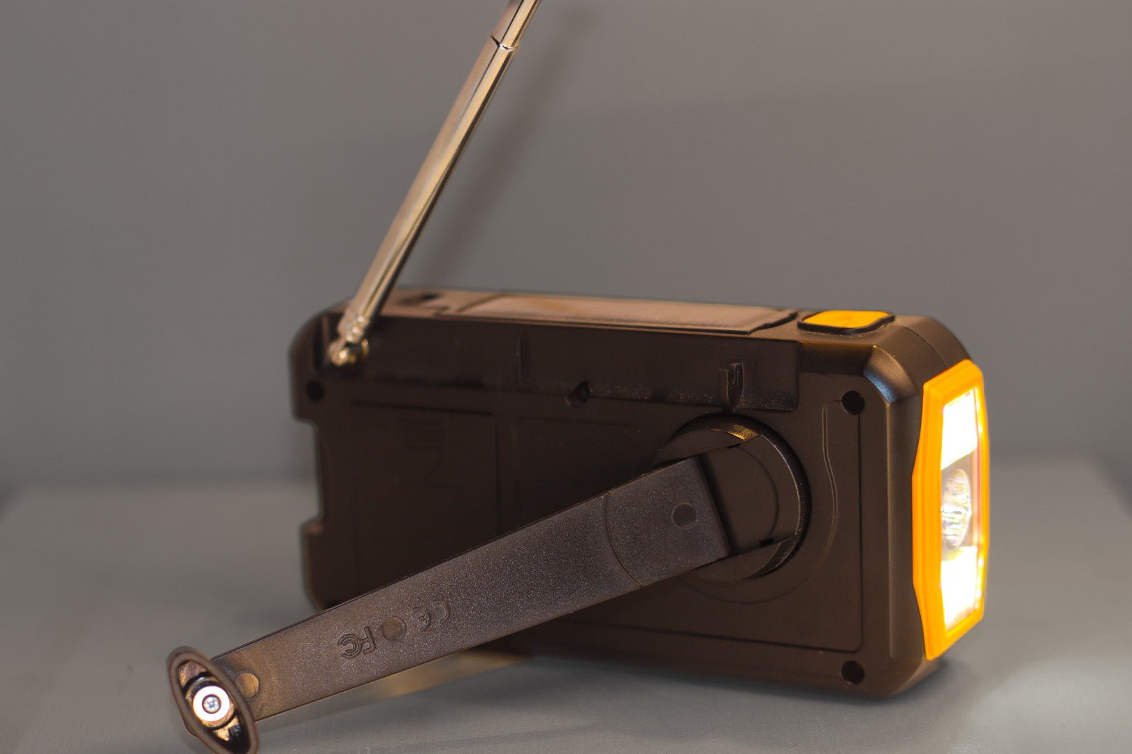 Nödradio FM med Powerbank 4000mAh - TESTVINNARE I AFTONBLADET PLUS TEST - Mylar.se