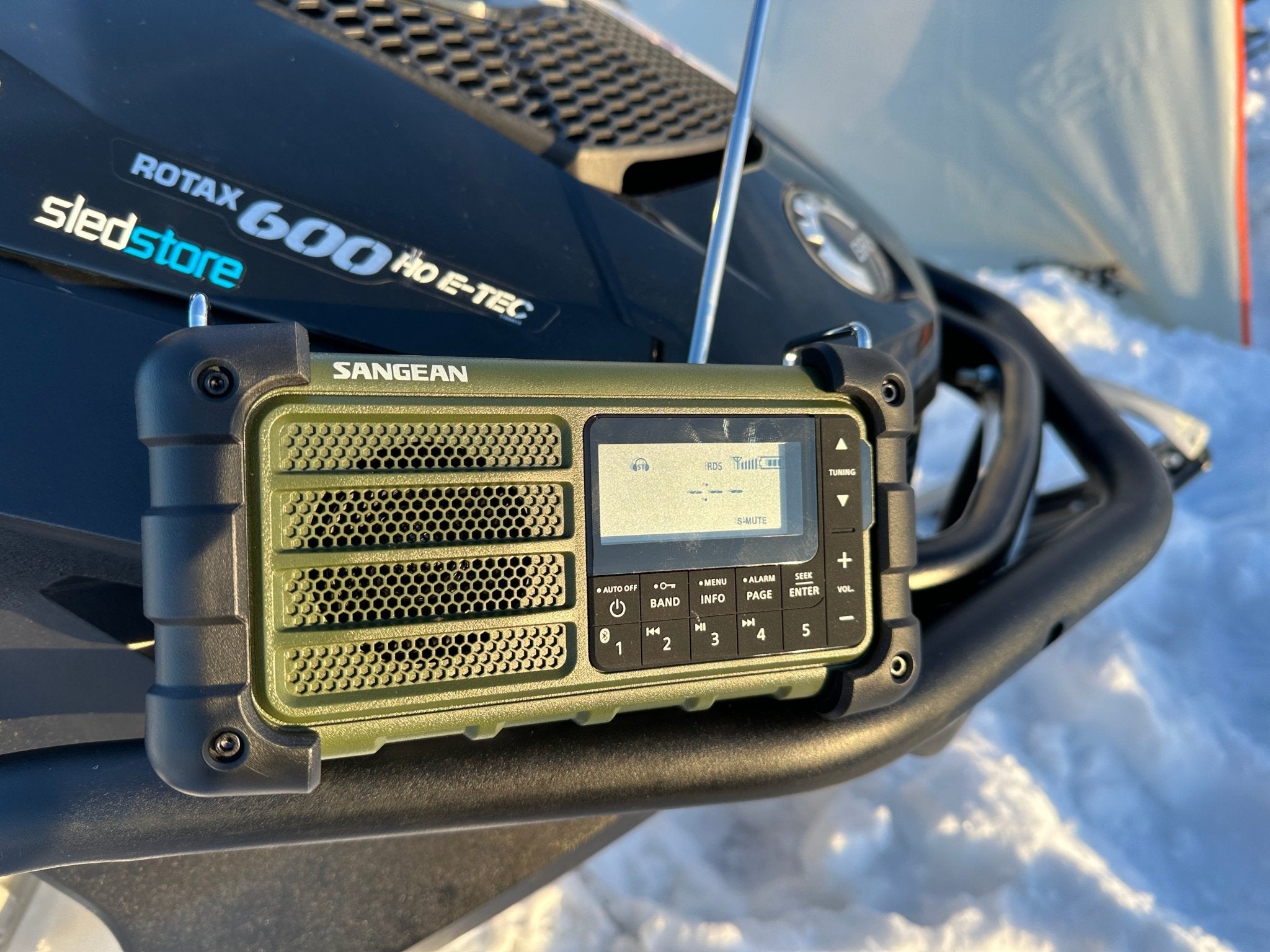 Sangean allväders radio MMR99 FM/AM Grön - Mylar.se